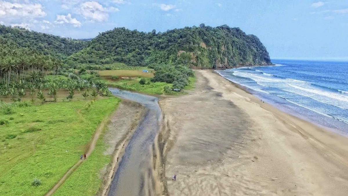 Wisata Pantai Dlodo Tulungagung: Informasi Lokasi, Harga Tiket, dan Aktivitas Seru di Sana