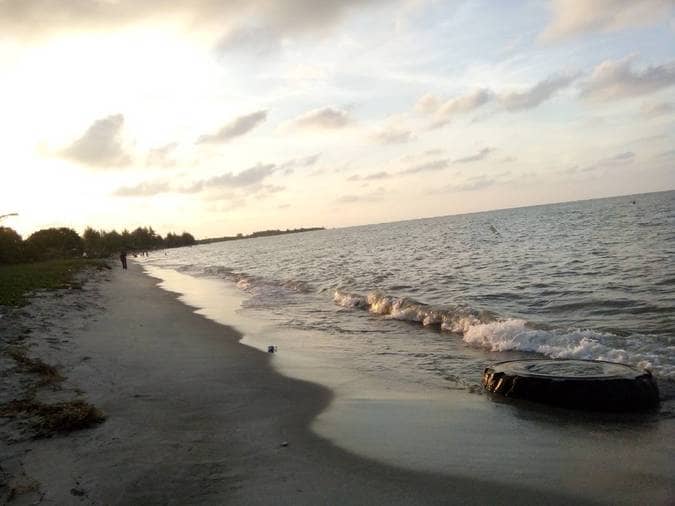 Pantai Gudang Garam: Surga Tersembunyi di Pesisir yang Memikat dengan Pemandangan Alam dan Pantai yang Memukau