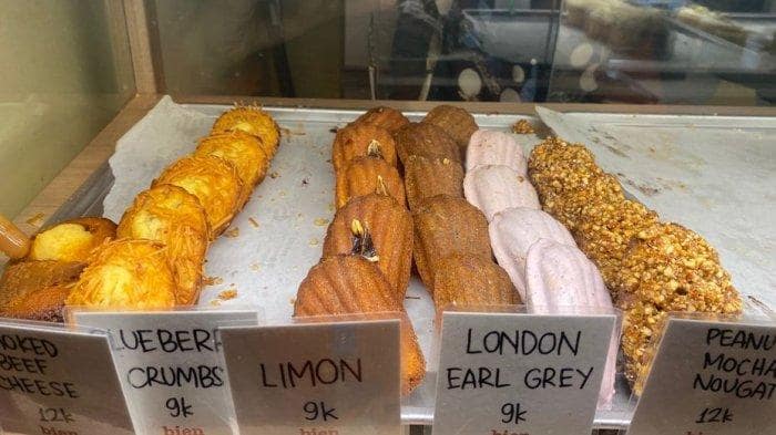 Pasar Cihapit: Tempat Berburu Pastry yang Laris Manis, Datang Lebih Awal Supaya Tidak Kehabisan!