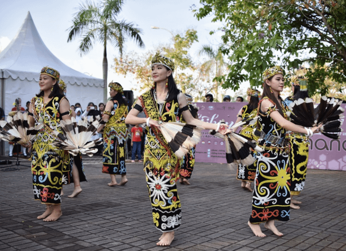 Menggali Keberagaman Kebudayaan Kalimantan: Dari Adat Istiadat Suku Dayak hingga Warisan Budaya Melayu yang Memukau